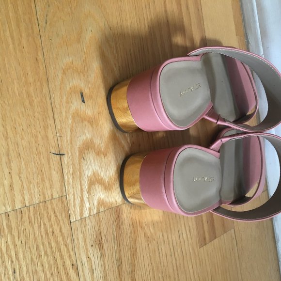 Ann Taylor Liv Sandals with Gold Block Heel - Picture 2 of 3